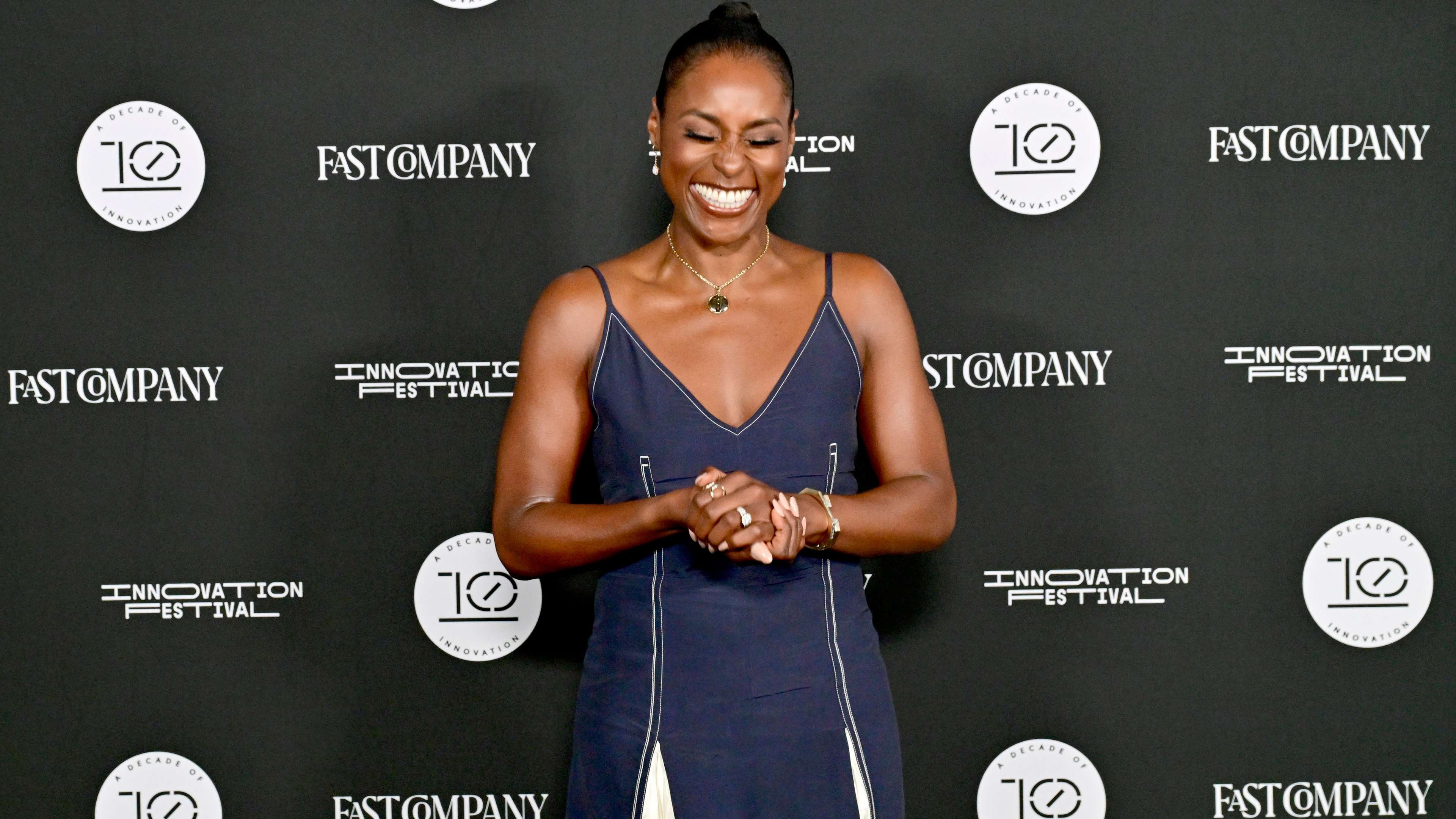 如何创新设计足球队徽展现团队精神与历史传承的完美结合